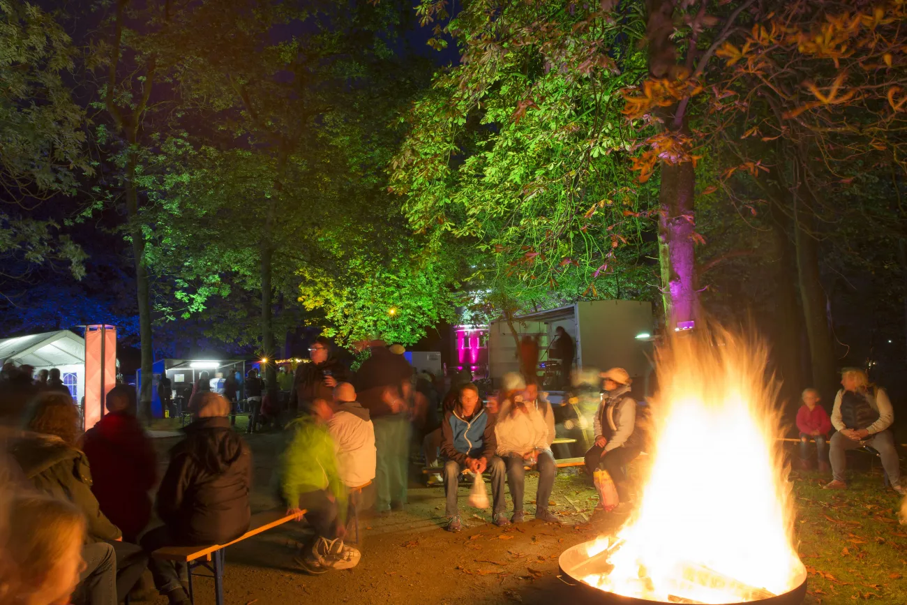 Hauptbild der Veranstaltung Lichterfest im herbstlichen Sielhof-Park