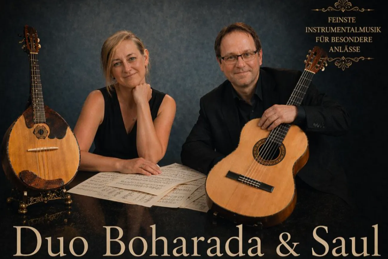 Konzertankündigung des Duos Boharada & Saul: Eine Frau mit Domra und ein Mann mit Gitarre.