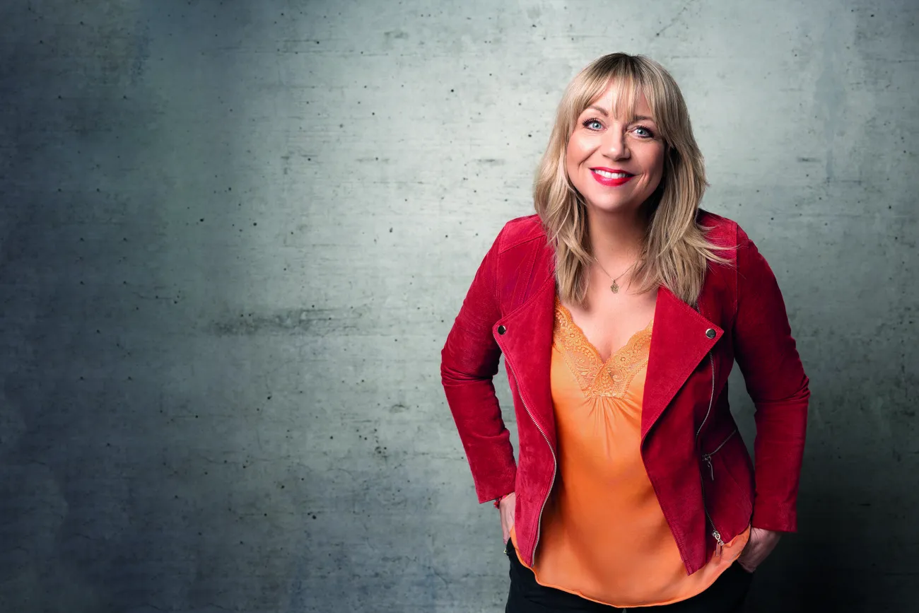 Hauptbild der Veranstaltung  Mirja Regensburg  - HAPPY. 