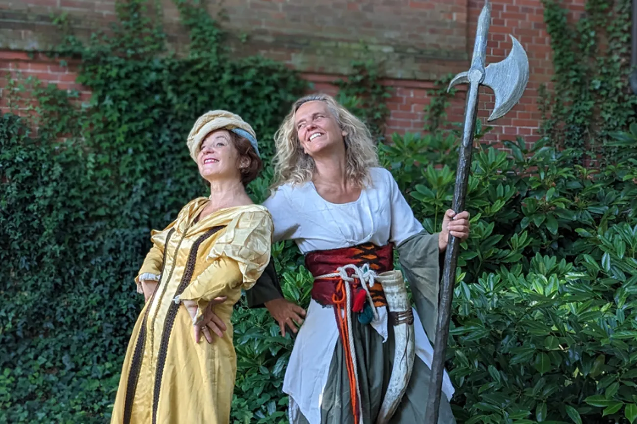 Hauptbild der Veranstaltung Öffentliche Stadtführung: "Nachtwächter, Liebestrank und ein Märchen" mit Katja Druivenga und Reenste Cornelis