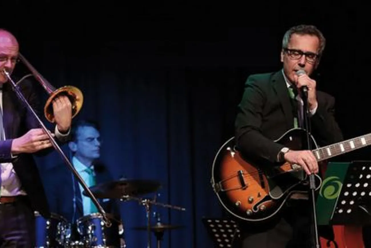 Hauptbild der Veranstaltung The Green Cabbage Jazz Combo - Energiegeladener Swing zu erfrischenden Getränken und Köstlichkeiten vom Grill