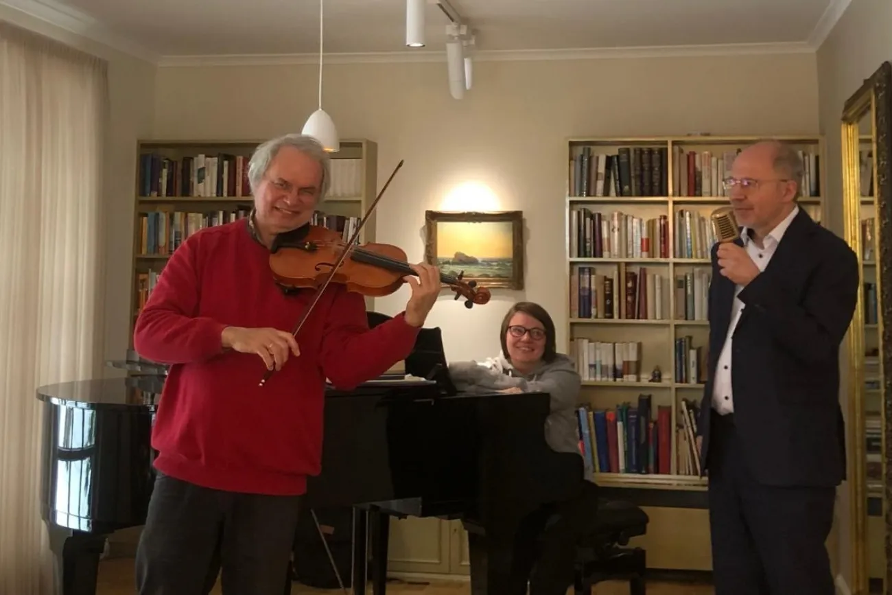 Hauptbild der Veranstaltung DU LIEBE ZEIT - Führung mit Musik