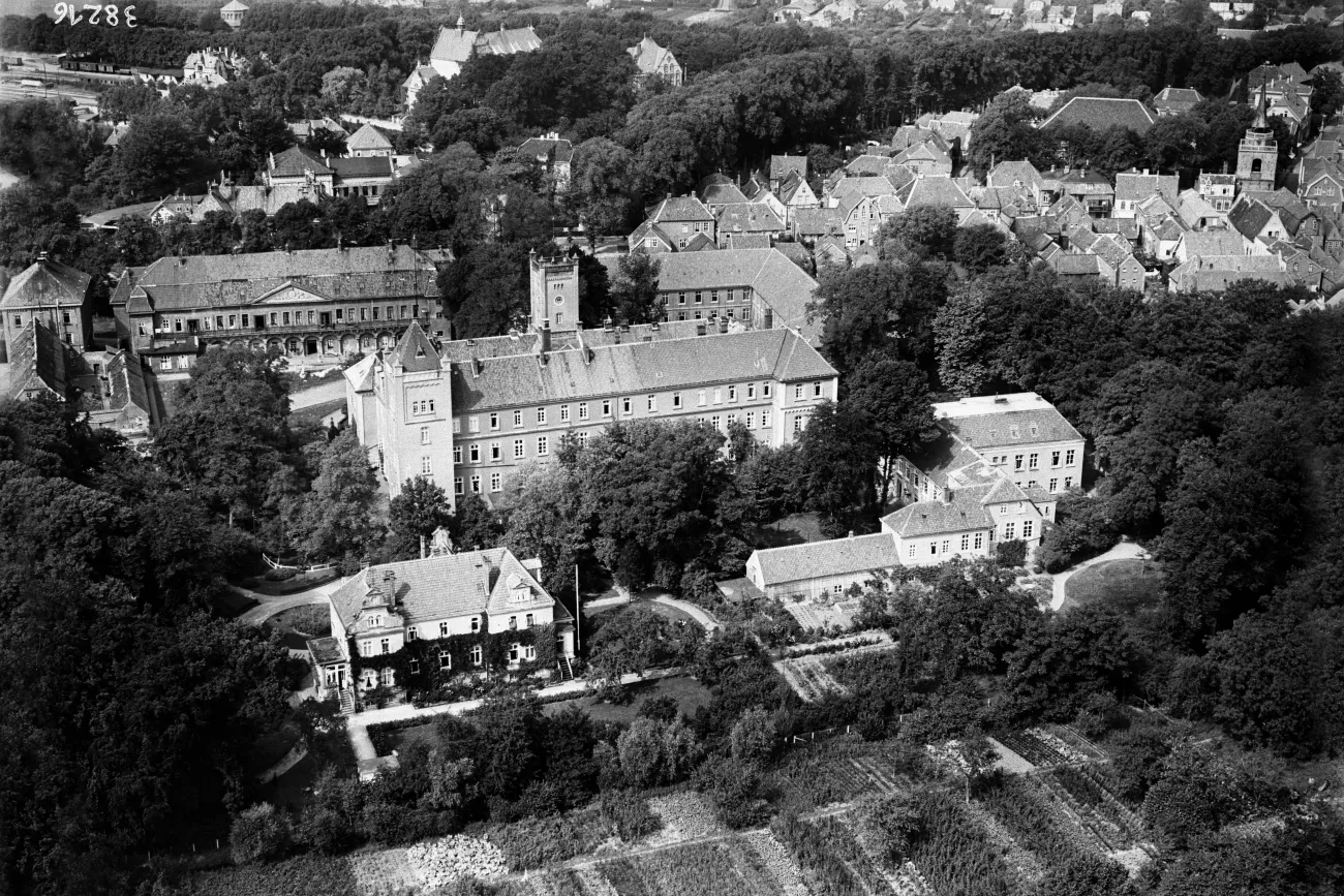 Aurich, Schloss und Umgebung - Hansa-Luftbild von 1932 im Besitz des Landesarchivs Nordrhein-Westfalen, Abteilung Rheinland