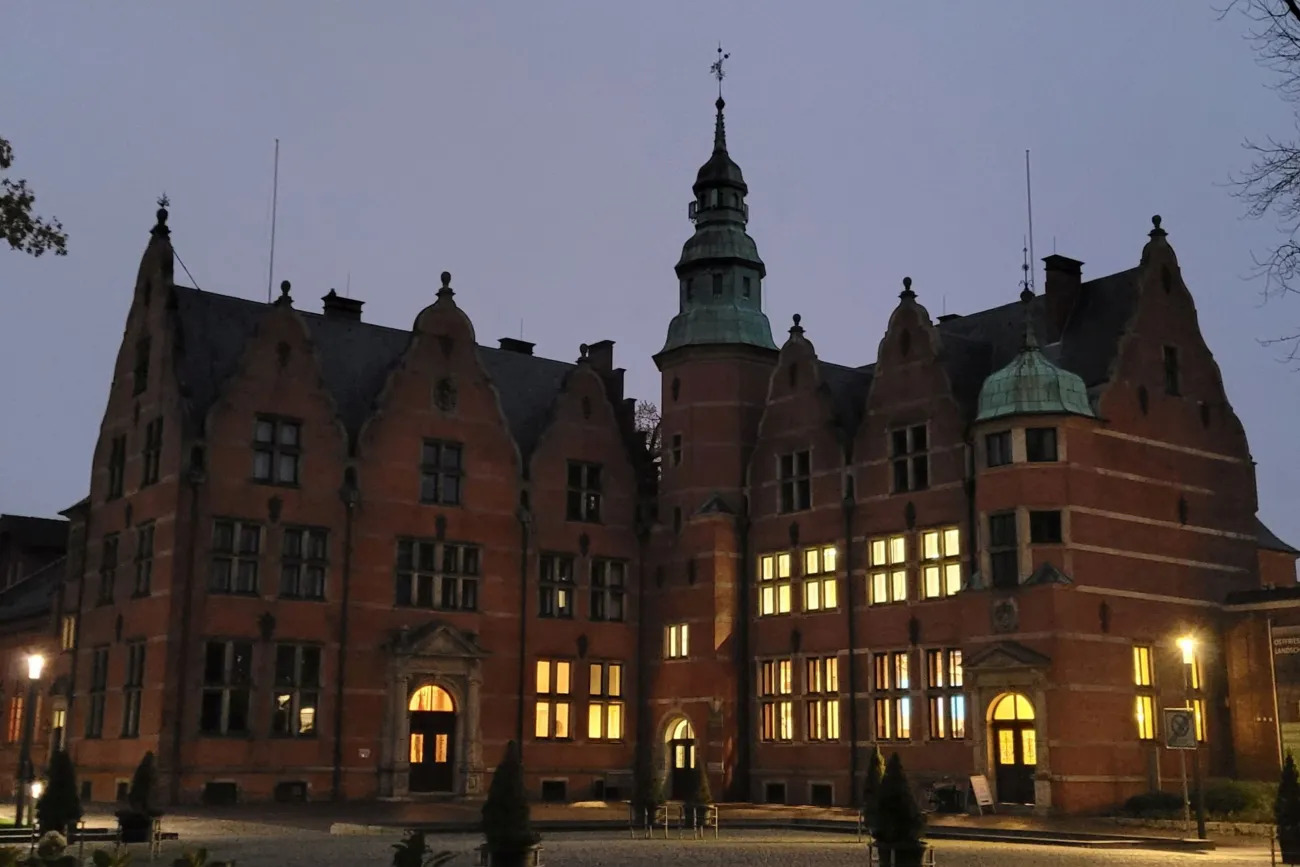 Historisches Gebäude der Ostfriesischen Landschaft - abends