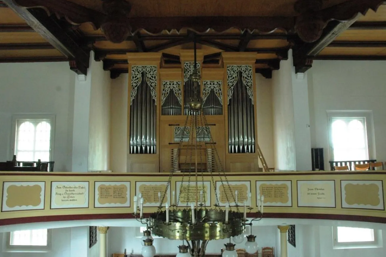 Ahrend-Orgel in der Ev.-ref. Kirche zu Oldersum