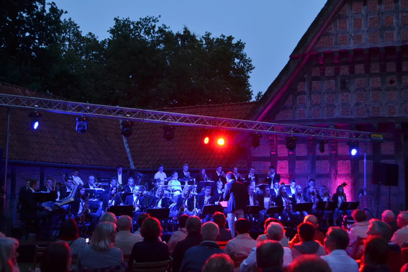 Big Band Bösel auf dem Hof Quatmann