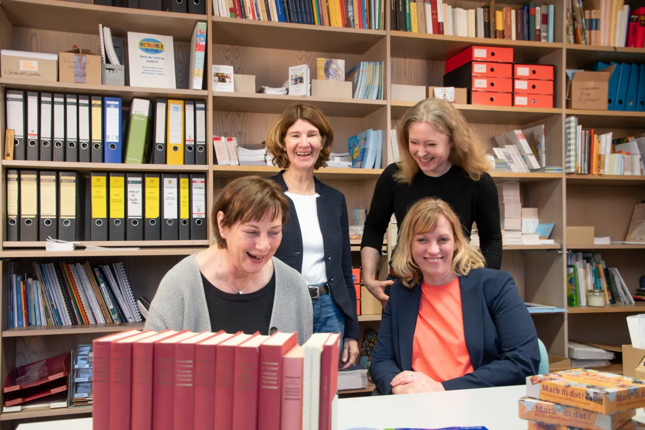 De Froolüü van dat Plattdüütskbüro: Elke Brückmann, Grietje Kammler, Ilse Gerdes und Vera Hansen