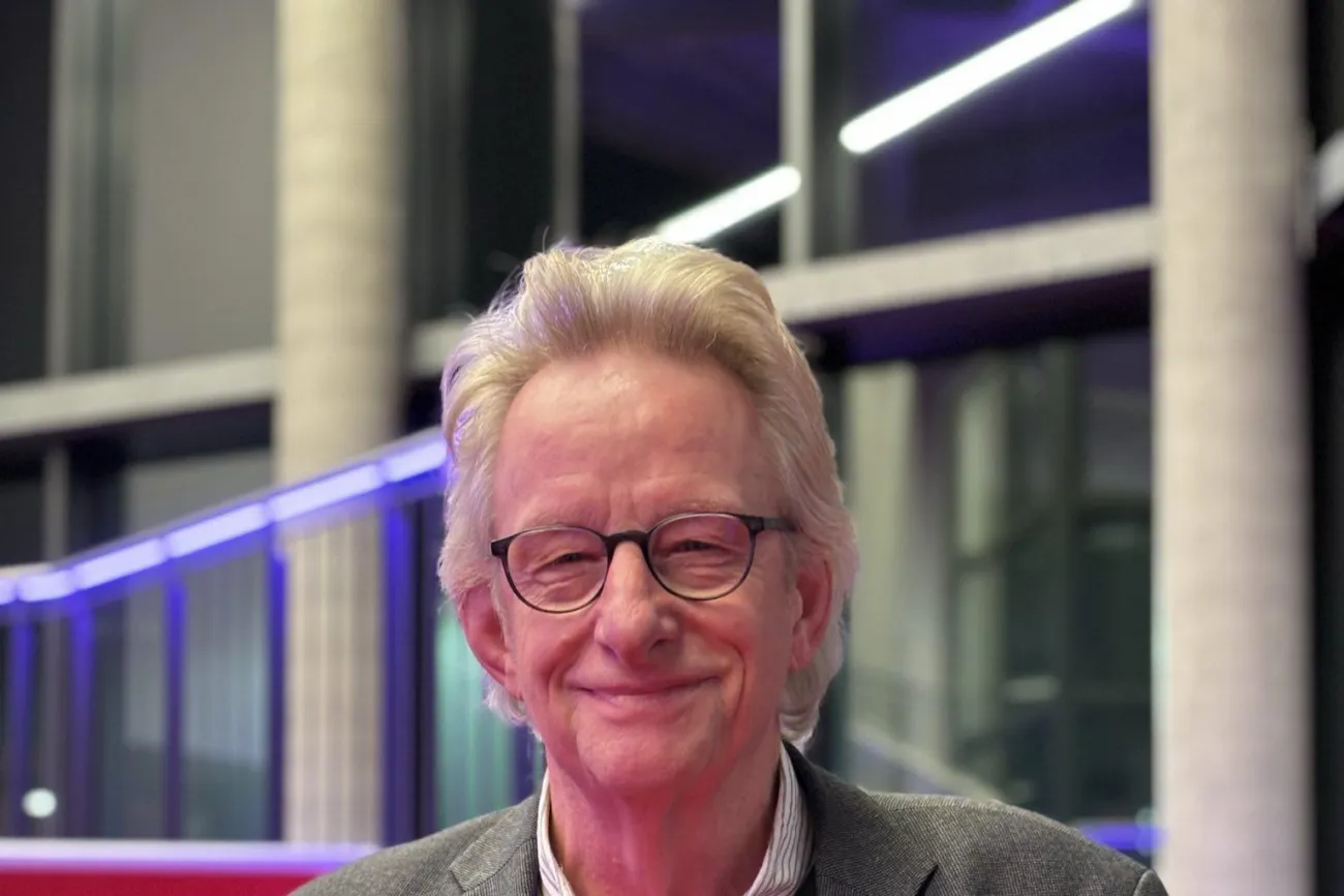 Der Autor Helmut van Züren im Festspielhaus am Wall in Emden