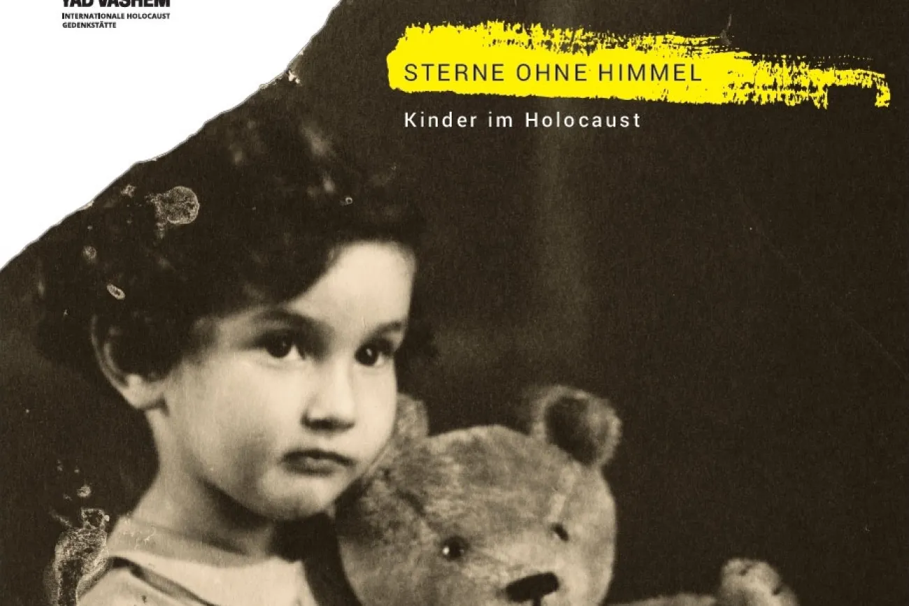 Titelbild der Ausstellung, kleines Mädchen mit Teddybären