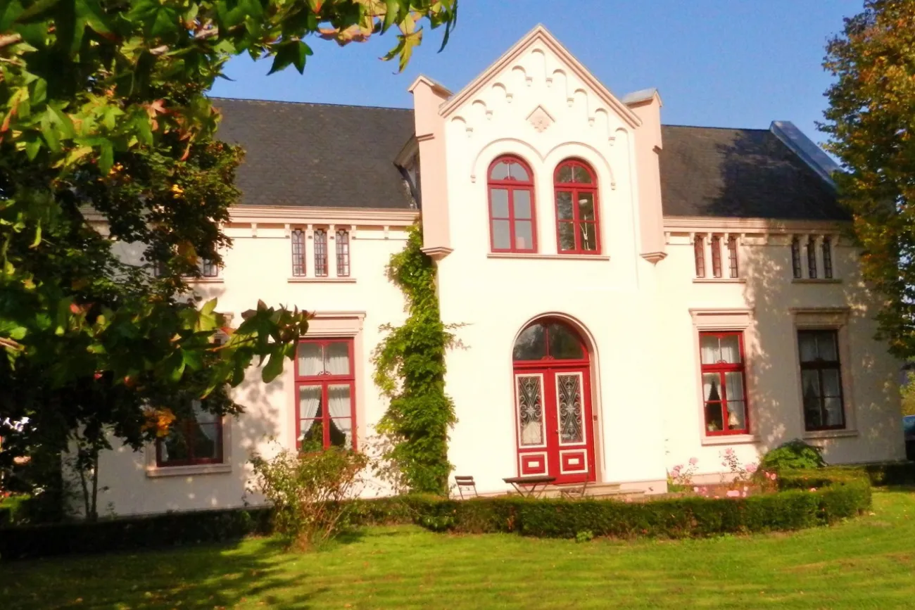 Frontansicht Dollartmuseum im Wiemannshof