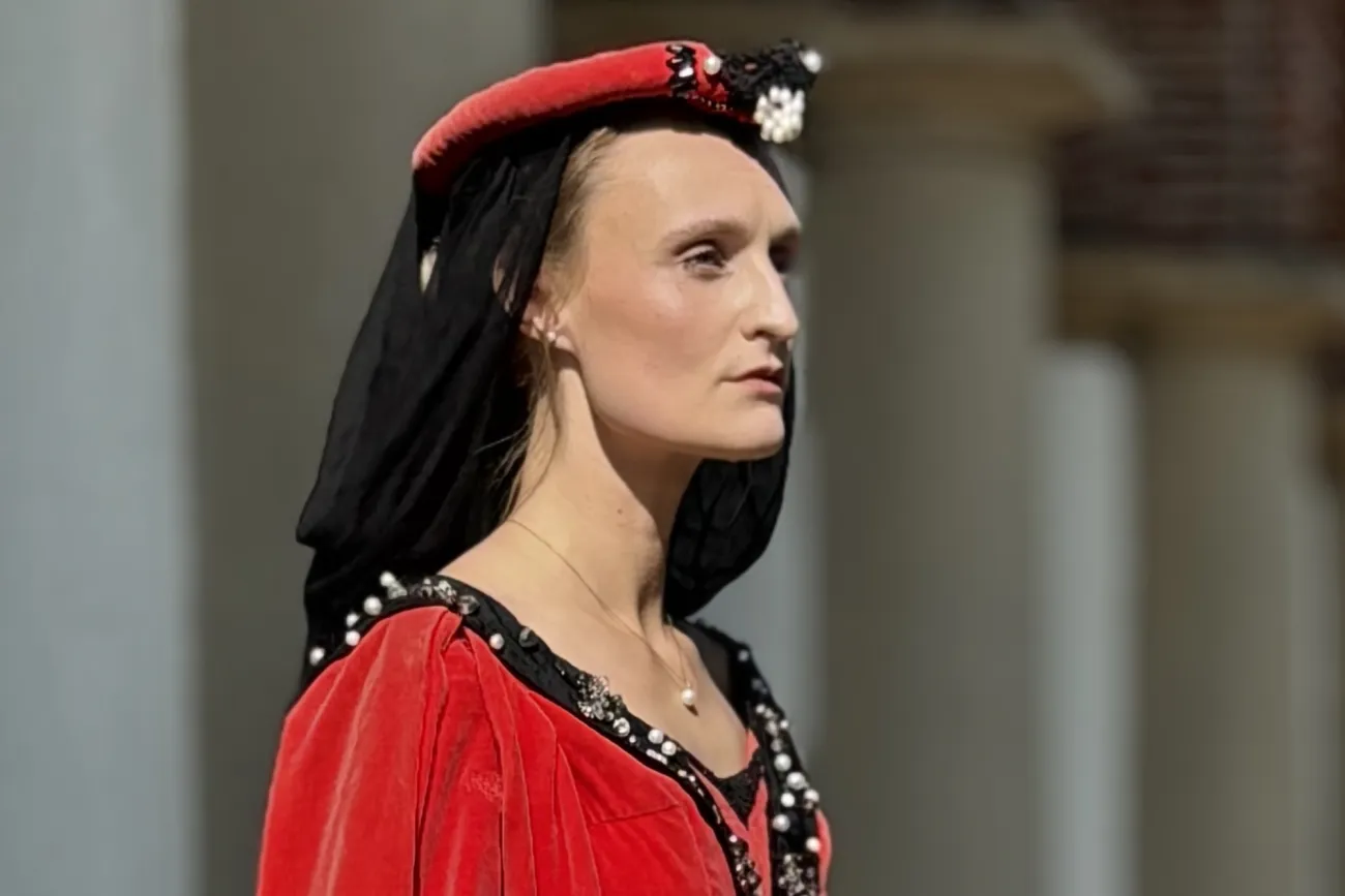 Almuth Cirksena (dargestellt durch Hilke Peters-Eilers)