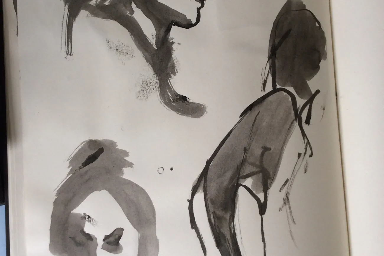 Drei Köpfe skizziert mit Tusche