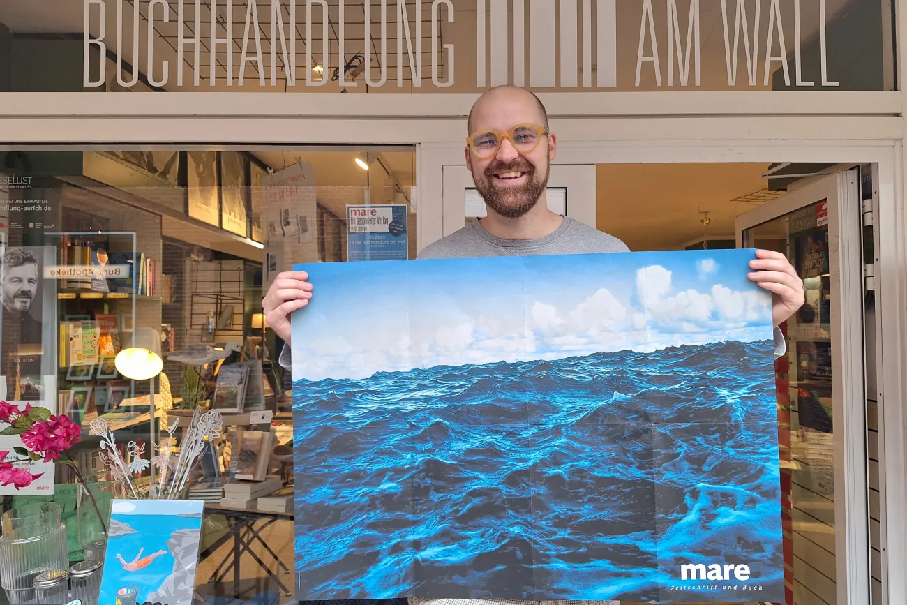 mare Verlagsplakat vor der Buchhandlung am Wall