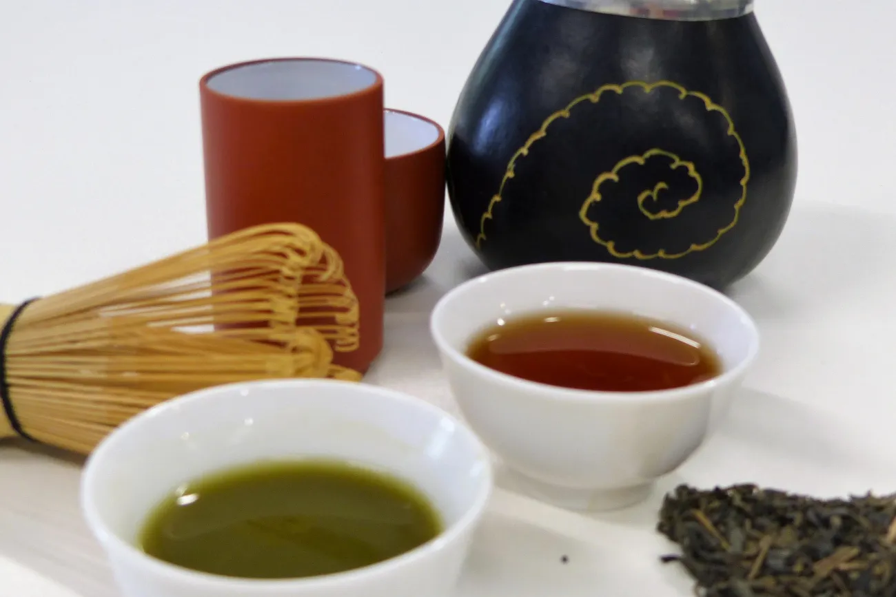 Utensilien für verschiedene Teezeremonien