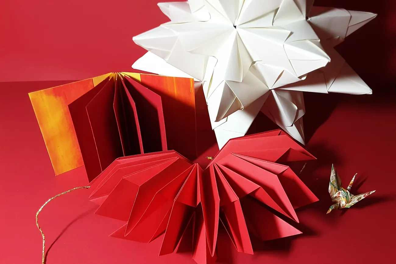 Gebasteltes aus Papier, Sterne, kleine Bücher