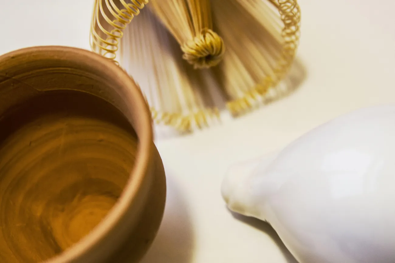 Utensilien mit Bezug zum Tee und zum Porzellan