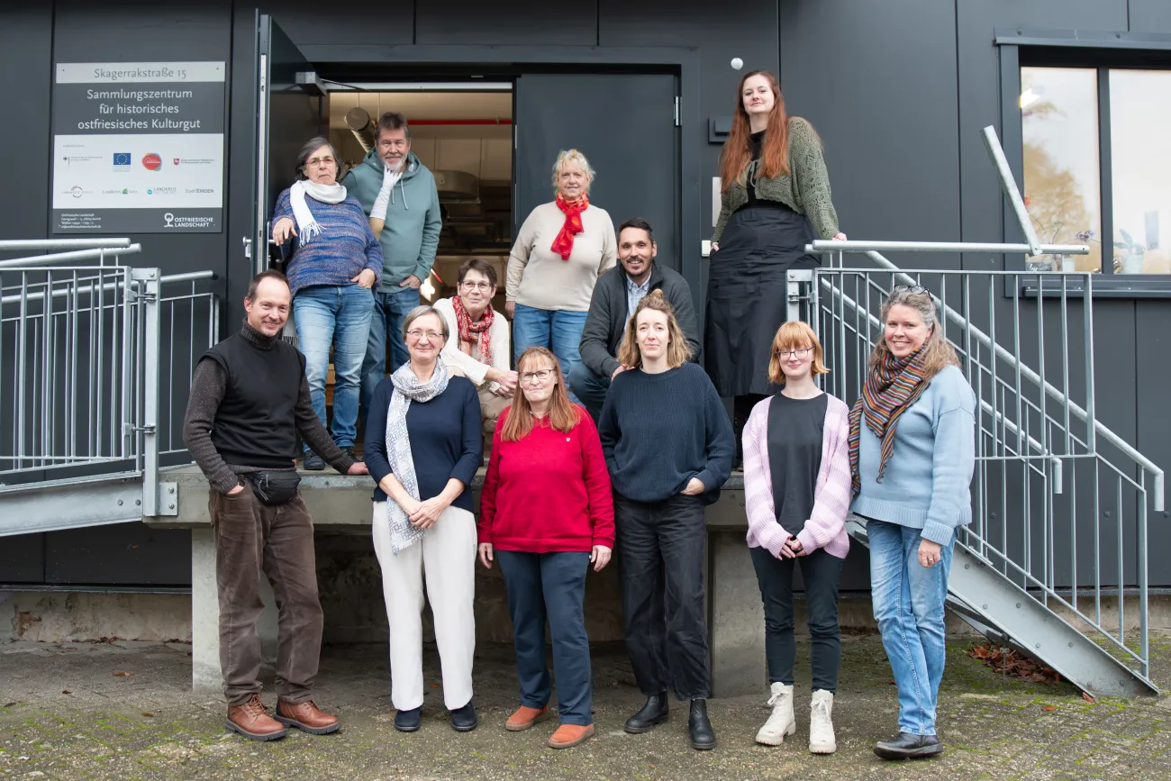 Team der Kulturagentur vor dem Sammlungszentrum