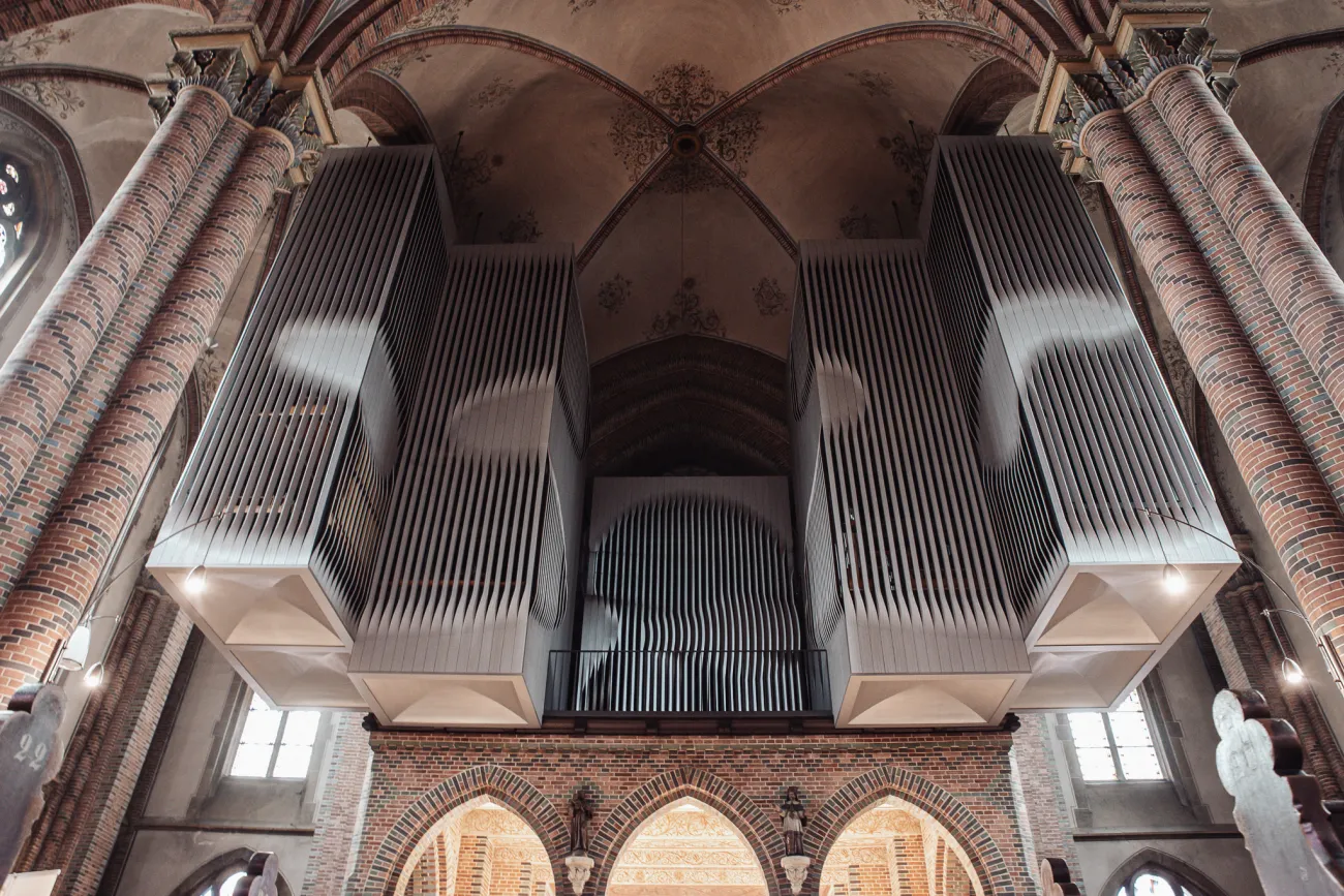 Ein Foto vom Prospekt des Hauptwerks der Walcker-Orgel in St. Antonius, Papenburg.