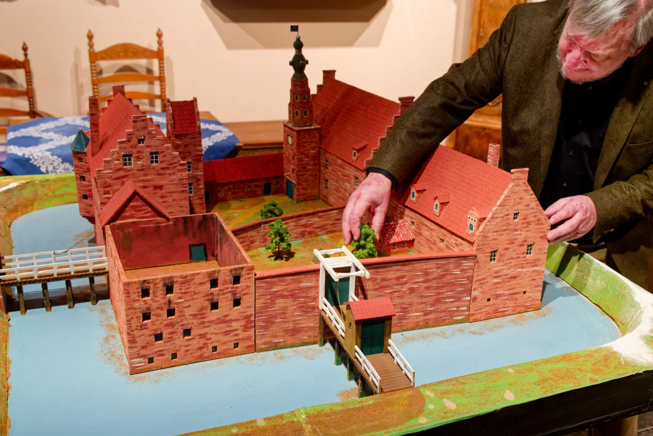 Modell der Oldersumer Burg