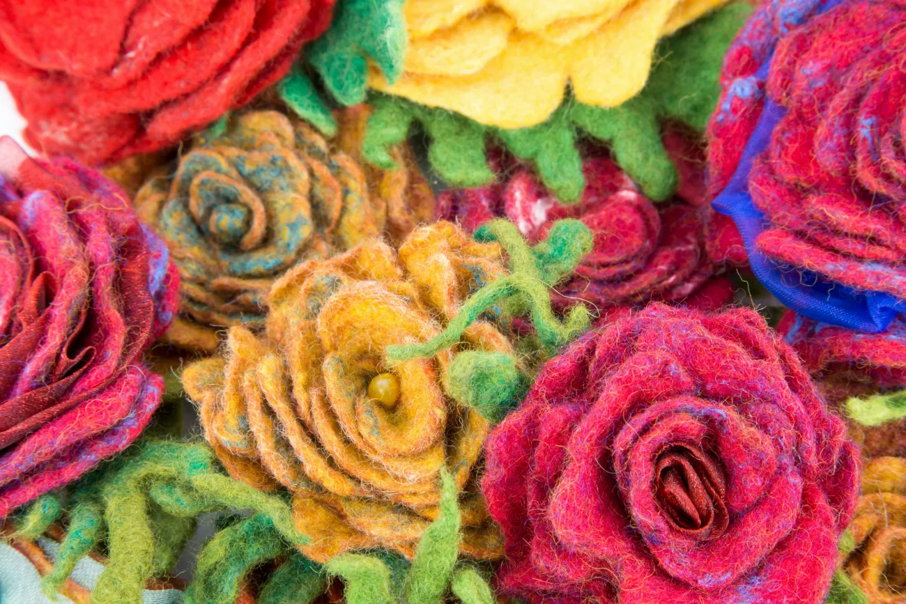 Bunte Blumen aus Filz, Nahaufnahme