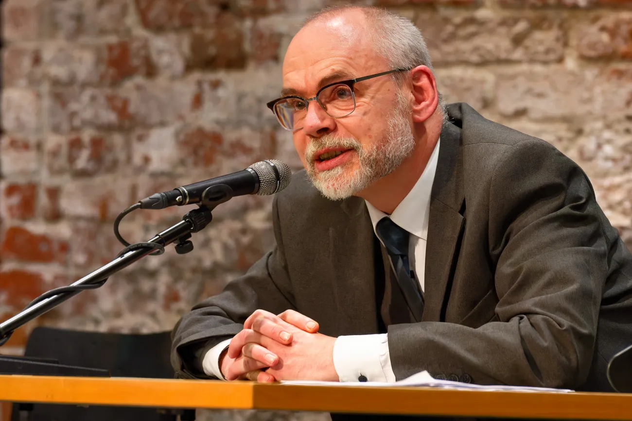 Dr. Michael Weichenhan