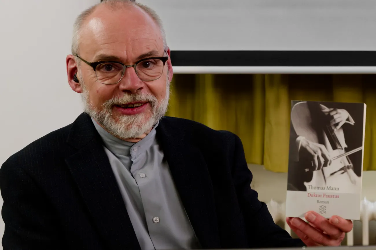 Dr. Michael Weichenhan und sein Lebensbuch