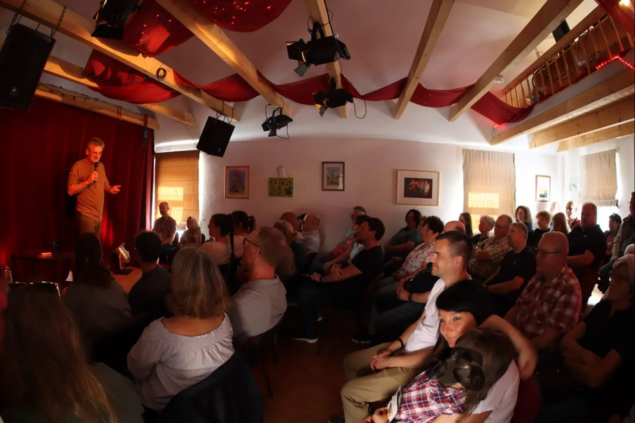 Theater "Sehr kleines Haus": Innenraum mit Publikum