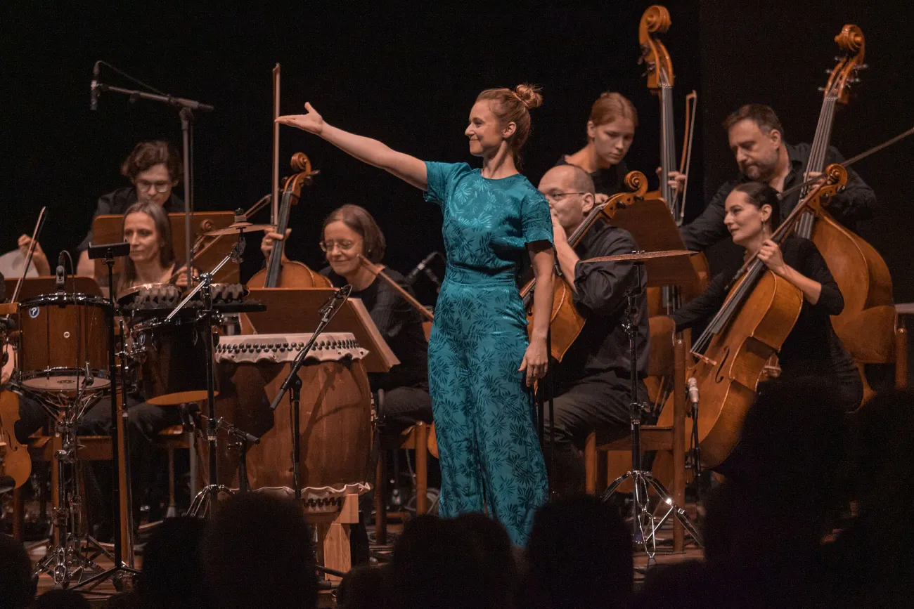 Lucy Landymore und das Deutsche Kammerorchester Berlin