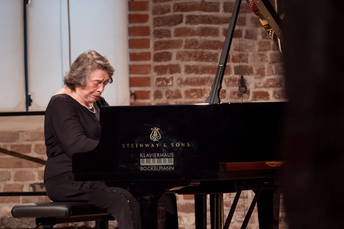 Gestaltete ein Konzert von poetischer Tiefe: Elisabeth Leonskaja