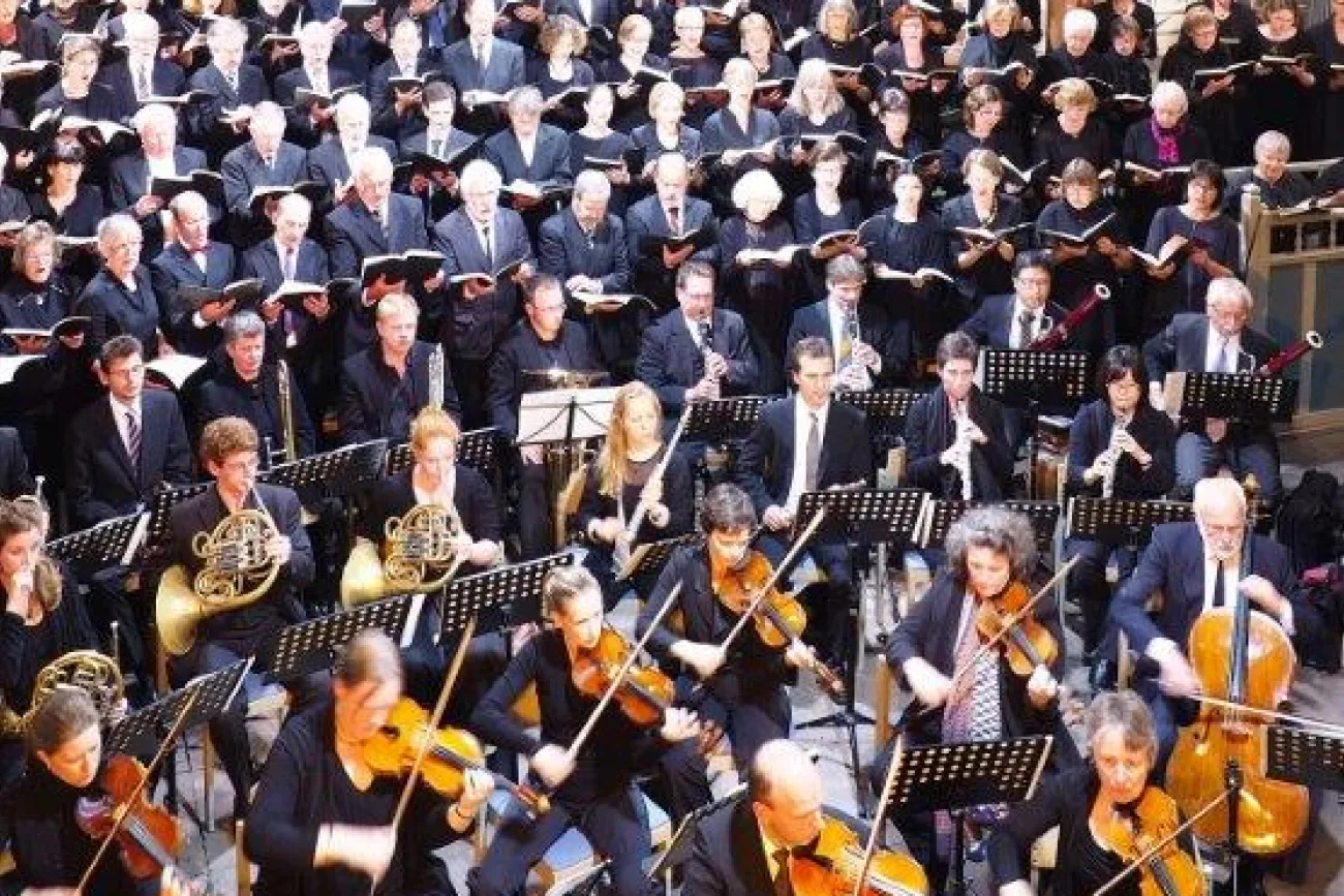 Die Ludgerikantorei und Orchester bei einer früheren Aufführung.