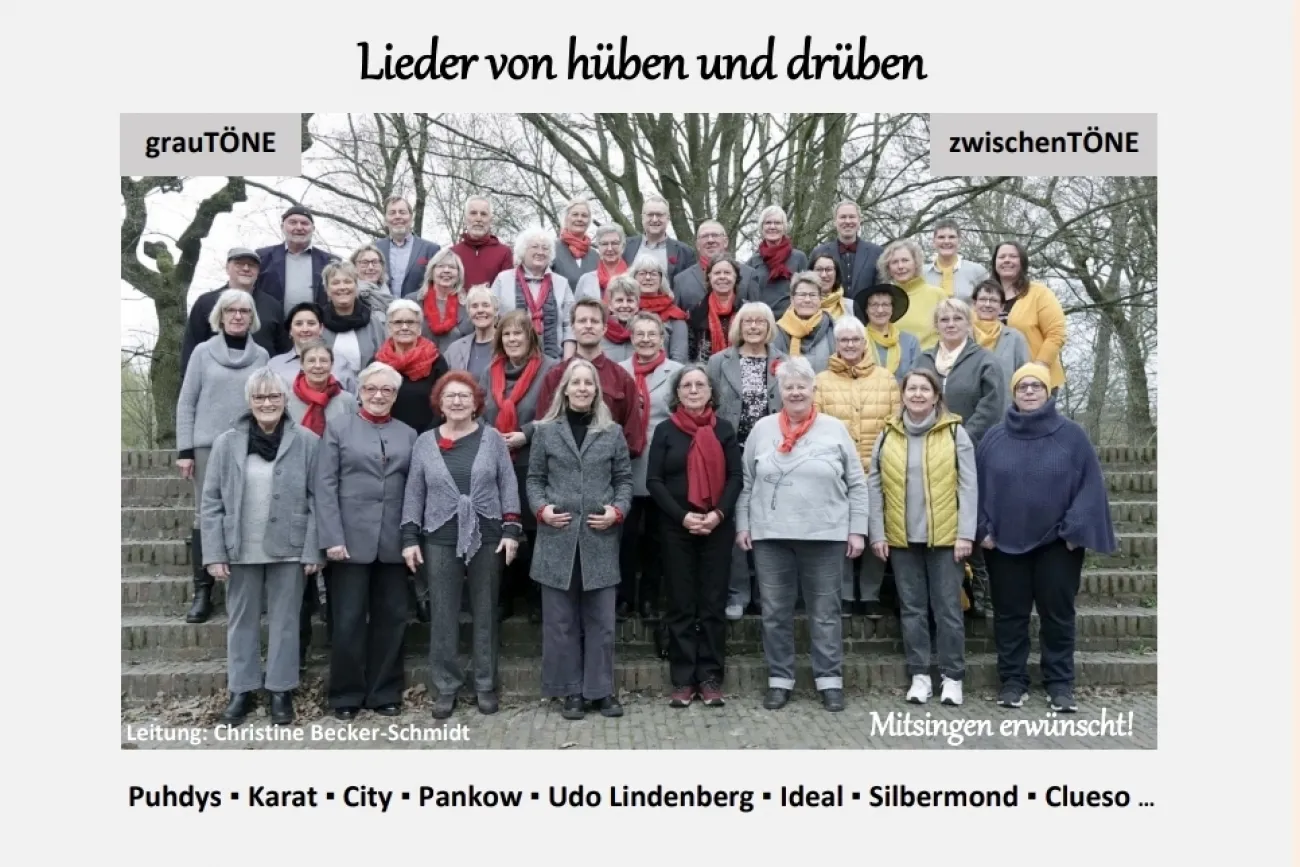 Chirmitglieder mit Accessoires in schwarz, rot und gold