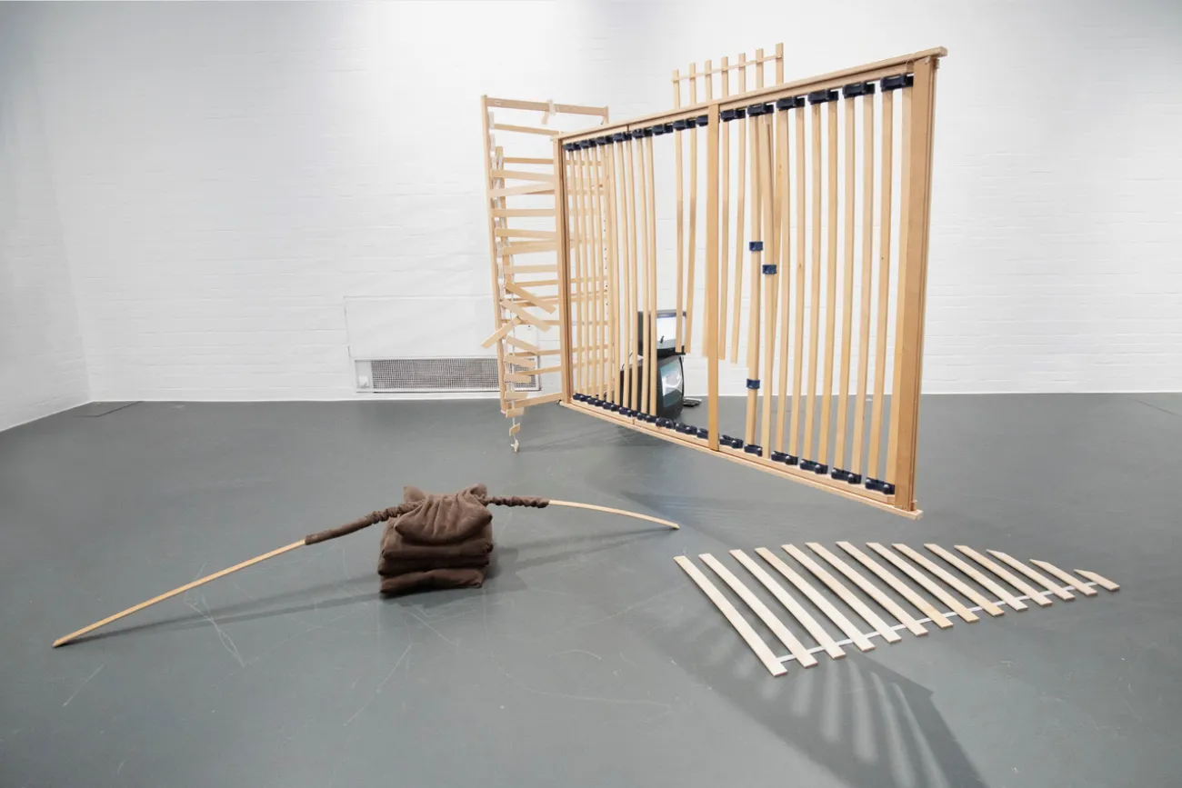 Hee Seo, Unbedeutende Ereignisse hinterlassen oft einen tiefen Eindruck, 2021/2025. Foto: Hee Seo, Kunsthalle Wilhelmshaven, 2025