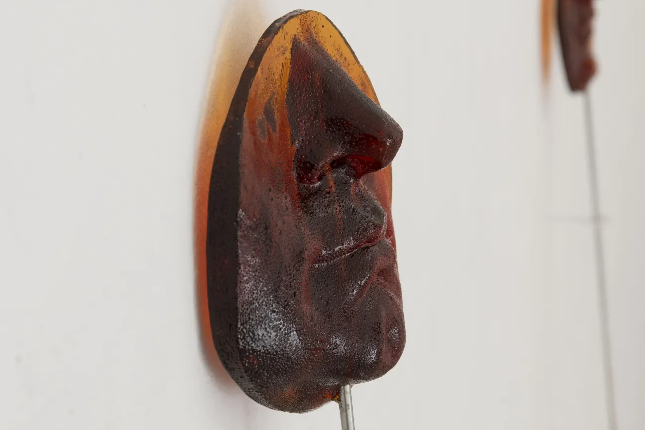 Lotti Brockmann, Stolen Statues (Licked), 2024. Foto: Anna Sophie Knobloch