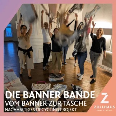 Taschen aus Bannern liegen auf dem Boden und werden in die Luft geworfen