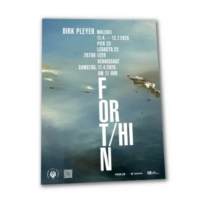 Offizielles Plakat der Ausstellung "FORT/HIN" von Dirk Pleyer, 11.04 bis 12.07.2026 im Pier 23, Leer