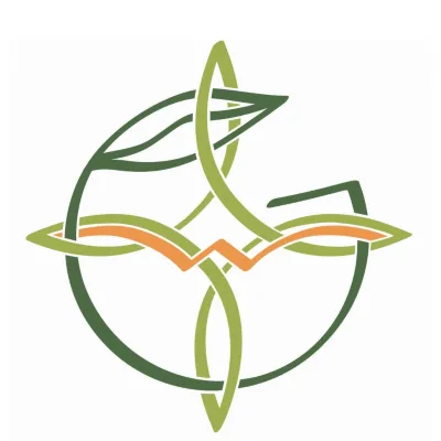 Logo von Greenwoman, bestehend aus einem G mit Blatt, einem w und einem keltischen Knoten/Kreuz