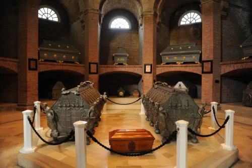 Hauptbild der Veranstaltung Öffentliche Führung durch das Auricher Mausoleum