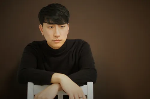 Hauptbild der Veranstaltung "Weltklassik am Klavier - 'Evocations' - Reminiszenz an Schubert und Skrjabin mit Henley Jun