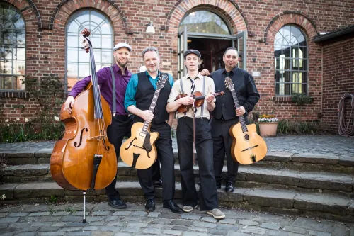 Hauptbild der Veranstaltung Konzert: Chapeau Manouche