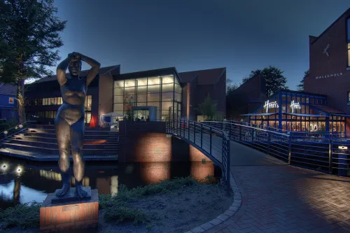 Die Kunsthalle von außen bei Nacht 