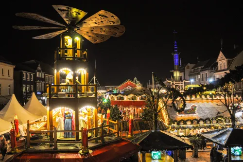 Auricher Weihnachtszauber Panorama mit Pyramide UH