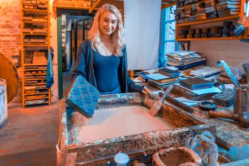 Hauptbild der Veranstaltung Öffentliche Handwerksvorführung in der Blaudruckerei Jever