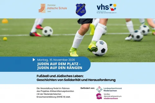 Veranstaltungsplakat zu jüdischem Leben im Fußball mit Spielern auf dem Rasen.