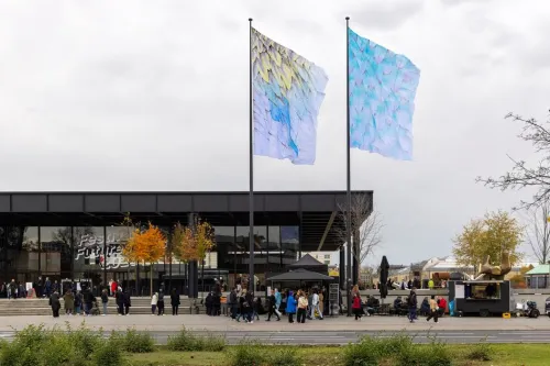 Hauptbild der Veranstaltung Dressing the Wind. Künstlergespräch mit Raul Walch