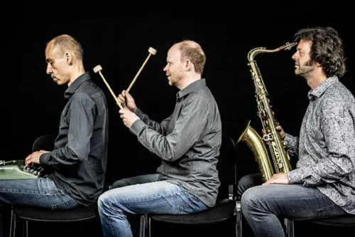 Hauptbild der Veranstaltung &quot;Heute am Deich&quot; - Textmacher und Wunderklang Trio