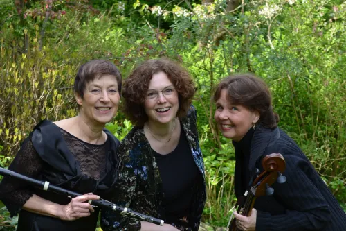 Lonni Inman- Flöte Galina Roreck- Violine Susanna Weymar- Cello 