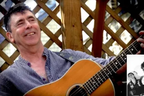 Pete Morton mit Gitarre
