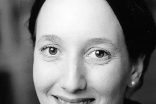 Das Bild zeigt ein Foto von Anja Bilabel