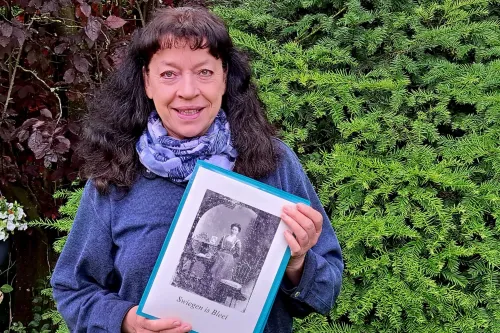 Das Bild zeigt die Autorin Gitta Franken