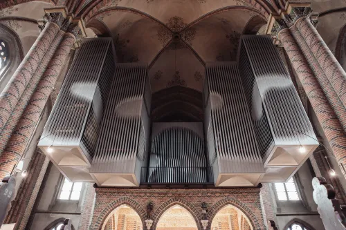 Ein Foto vom Prospekt des Hauptwerks der Walcker-Orgel in St. Antonius, Papenburg.